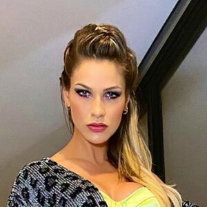 Andressa Suita aposta também no quimono e das microbags