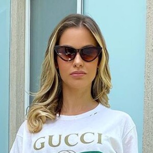 Jeans destroyed é outra peça com destaque no closet de Andressa Suita