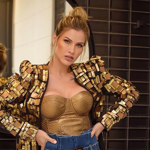 A calça jeans é peça fundamental nos looks de Andressa Suita