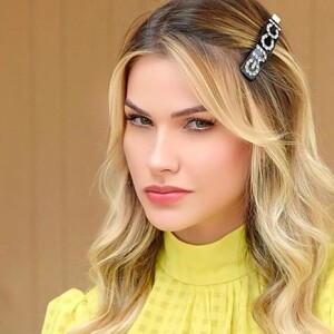 Andressa Suita não dispensa os looks confortáveis