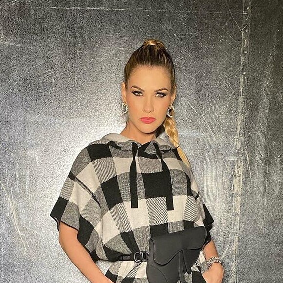 Andressa Suita caminha com tranquilidade por diferentes tipos de look