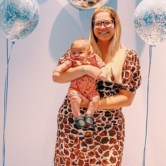 Marília Mendonça dedica tempo na quarentena ao filho, Léo