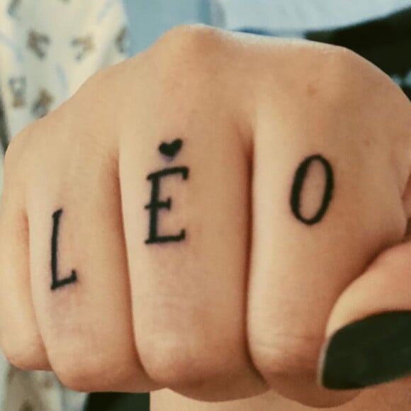 Marília Mendonça fez tatuagem com o nome do filho