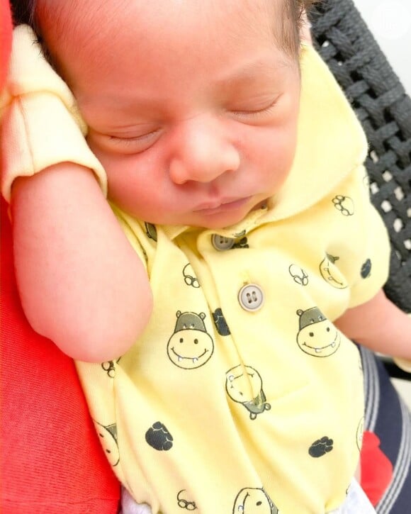 Marília Mendonça encantou web com foto do filho recém-nascido