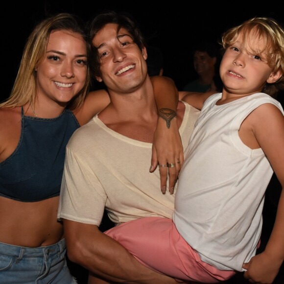Carol Dantas comemora aniversário com Vinicius Martinez