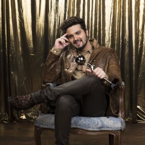 Luan Santana convidou vários famosos para declararem o seu amor em sua live