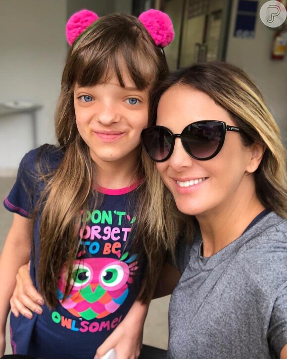 Ticiane Pinheiro e a filha Rafaella Justus se divertiram quando a apresentadora cortou seu cabelo