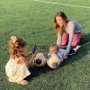 Patricia Abravanel usa diferentes objetos nas brincadeiras com os filhos, como bolas de futebol