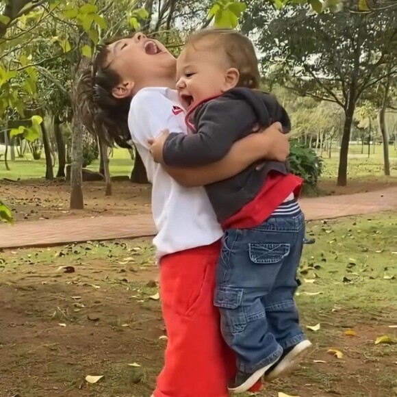 Patricia Abravanel postou momento fofo do caçula, Senor, com o irmão mais velho, Pedro
