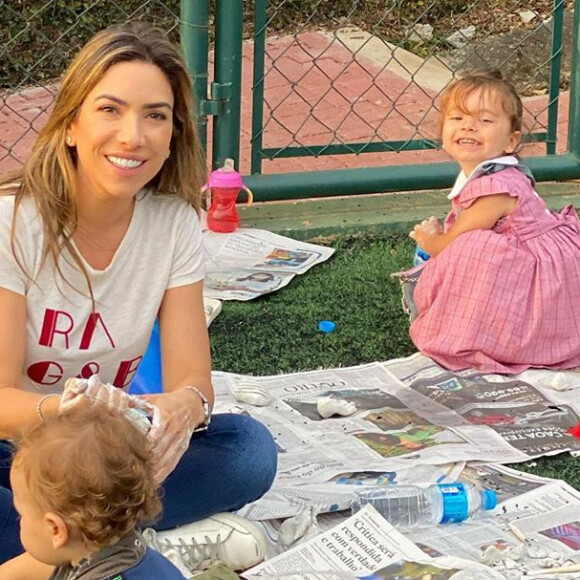 Patricia Abravanel estimula brincadeiras ao ar livre com filhos. Veja fotos postadas pela apresentadora nesta sexta-feira, dia 26 de junho de 2020