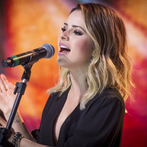 Sandy comemora série: 'Me conectou com uma parte de mim que eu já nem sabia que existia, mas que ainda tinha muito pra dizer'