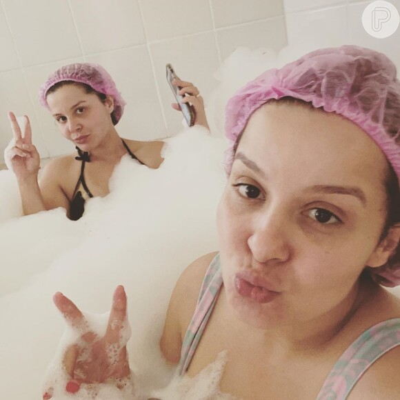 Maiara cuidou da beleza e saúde em um spa com a irmã, Maraisa