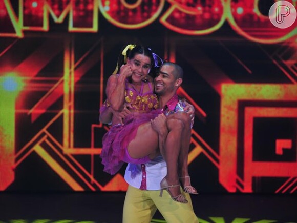Lucélia Santos participou do quadro 'Dança dos Famosos' e esbanjou vitalidade