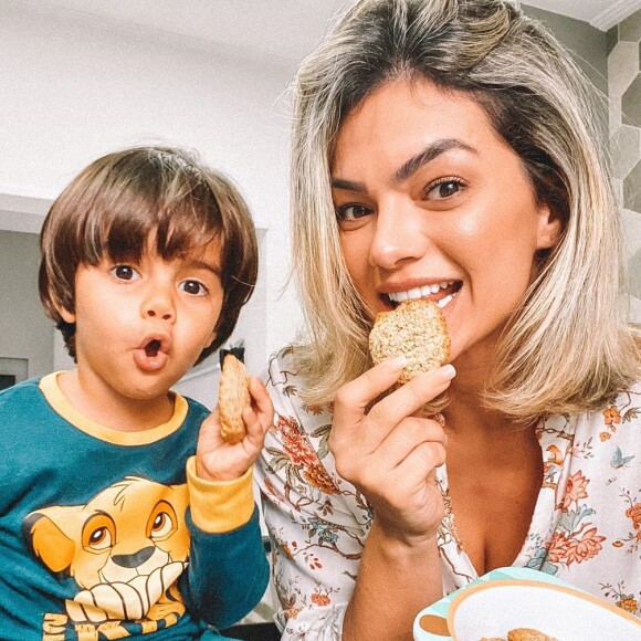 Kelly Key e o filho mais novo, Arthur, protagonizam cliques fofos na web