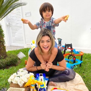 Kelly Key reage à crítica por foto com filho: 'O que passa na cabeça para ver maldade nessa cena'