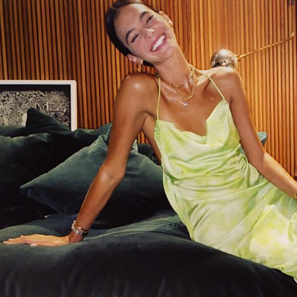 Bruna Marquezine divertiu a web em 'conversa' com a pet Amora