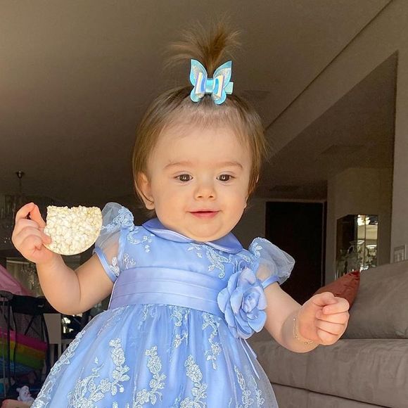 Filha de Thaeme Mariôto, Liz encanta foto de antes e depois