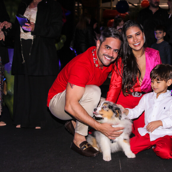 Casada com Kaká Diniz e mãe de Henry, Simone cogita inseminação artificial para 2ª gravidez