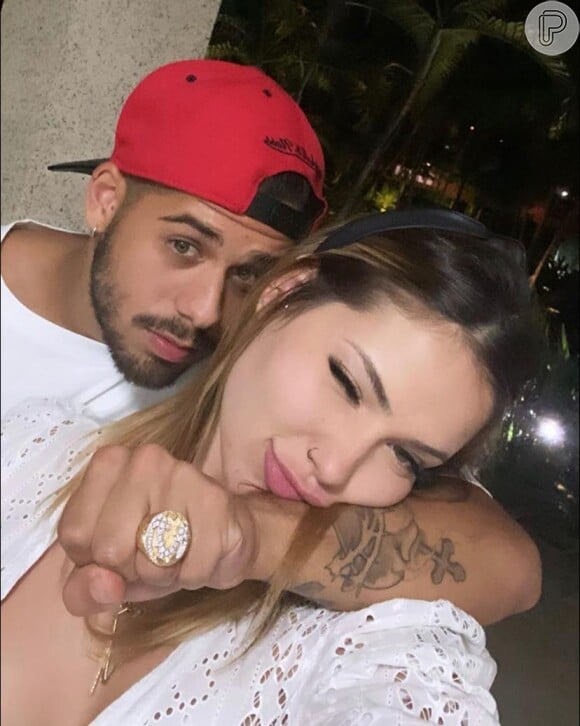 Virginia Fonseca montou miniestúdio para fazer tatuagem com Zé Felipe