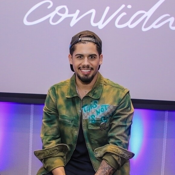 Zé Felipe faz primeira tatuagem com Virgínia Fonseca