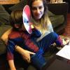 Cleo Pires posa com o irmão, Záion, de 4 anos, vestido de Homem-Aranha, em 28 de fevereiro de 2013