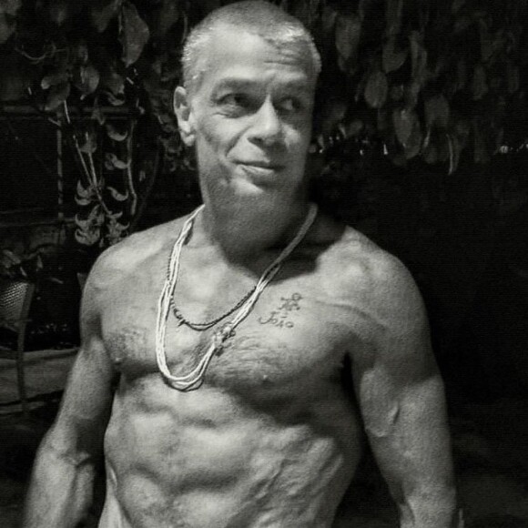 Fabio Assunção exibe corpo definido e ganha elogio de personal