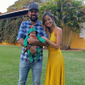 Mulher de Sorocaba, Biah Rodrigues usa vestido justo ao corpo em festa do filho