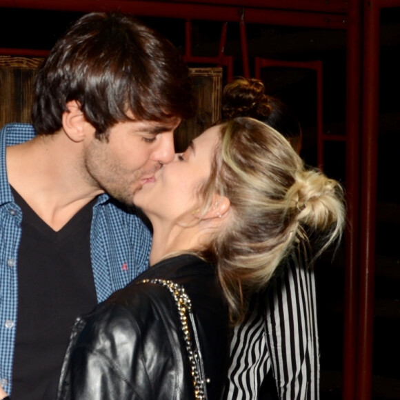 Kaká paparica com frequência a mulher, Carol Dias, grávida de seu terceiro filho