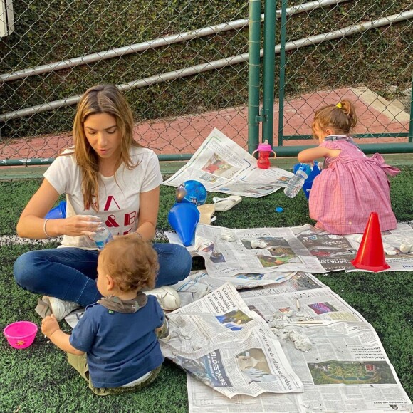 Filhos de Patricia Abravanel, Jane e Pedro se divertem no treino de luta da mãe