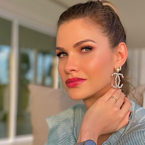Andressa Suita é conhecida por seus looks estilosos