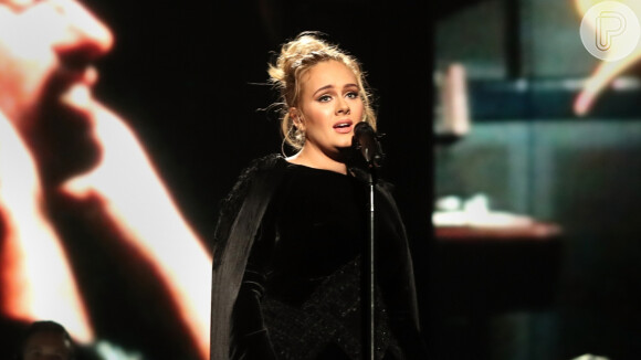 Adele posta nova foto e é comparada à Angélica pela web, em 01 de agosto de 2020