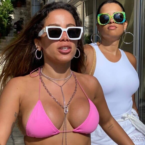 Anitta e a ex-BBB Ariadna andaram juntas pelas ruas da Croácia