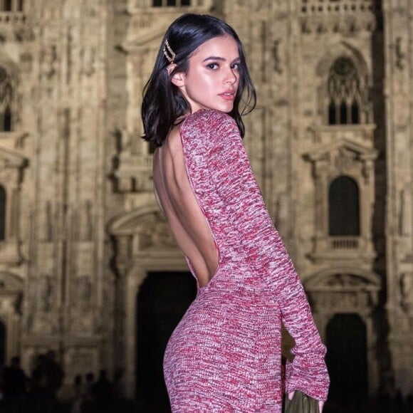 Bruna Marquezine estrelou ensaio fashion na Catedral de Milão, na Itália, em setembro de 2019
