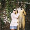 Bruna Marquezine divertiu internautas com foto segurando seio da estátua de Julieta, em Verona, na Itália, em novembro de 2019