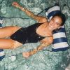 Bruna Marquezine relaxou em família e fez foto em banho de piscina nos Estados Unidos, em fevereiro de 2020
