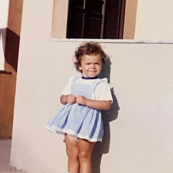 Bruna Marquezine resgatou foto da infância por causa social e encantou seguidores do Instagram