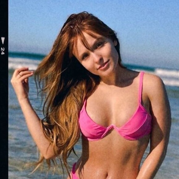 Larissa Manoela usa look de moda praia cheio de estilo