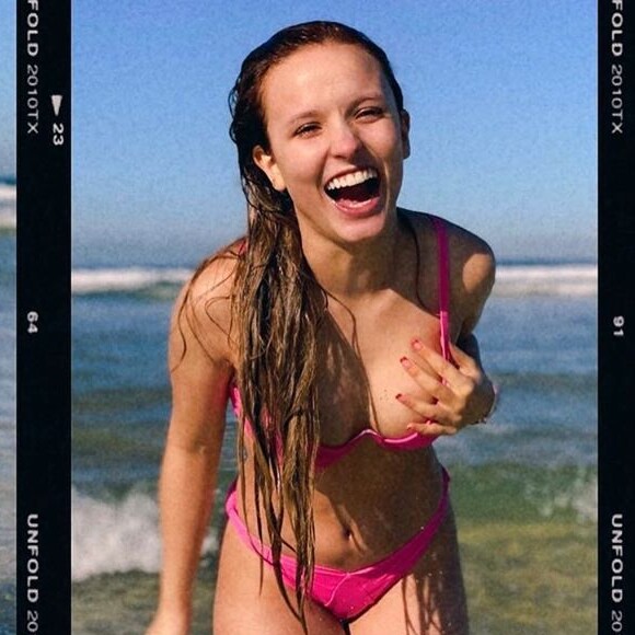 Larissa Manoela exibe mudanças no corpo em foto de biquíni