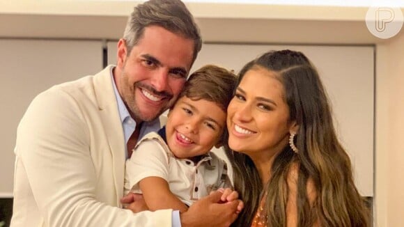 Dupla de Simaria, Simone exibe foto com marido e filho com look combinando