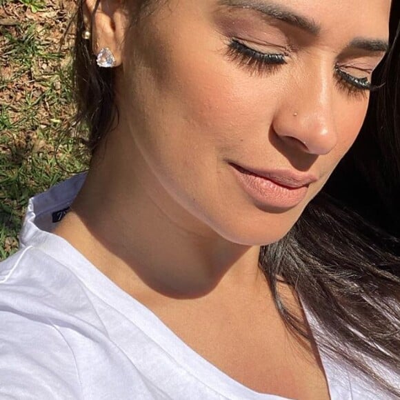 Simone está à espera do 2º filho e exibe look do bebê