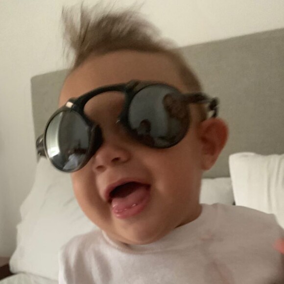 Vinícius Martinez mostra filho caçula, da relação com Carol Dantas, imitando Neymar com moicano