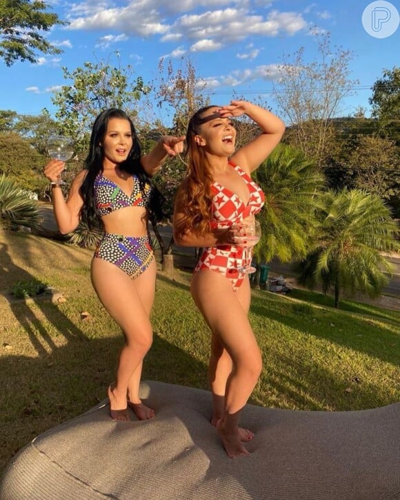 Dupla de Maraisa, Maiara curte piscina com look estiloso