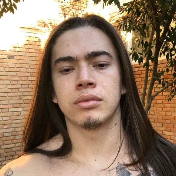 Whindersson Nunes é compositor da letra 'Girassol', música gravada com Priscilla Alcântara