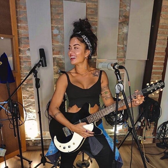 Aline Riscado e cantor Bruno Chelles estão se conhecendo melhor, diz jornal