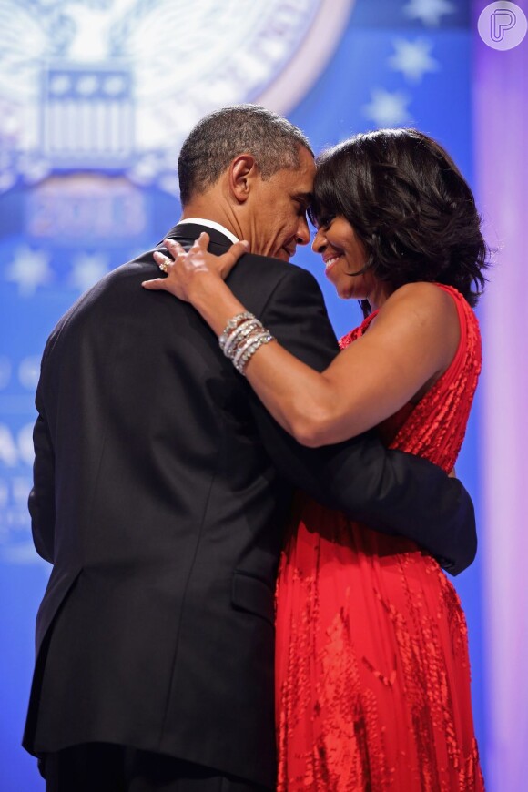 Obama e Michelle dançam em baile oferecido na Casa Branca, em janeiro de 2013