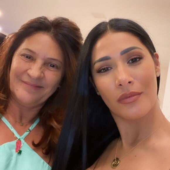 Simaria posa com a mãe, Mara