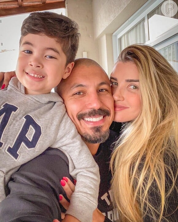 Fernando Medeiros é casado com Aline Gotschalg, com quem tem um filho