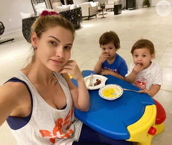 Andressa Suita já assumiu que a rotina com os filhos não é nada fácil