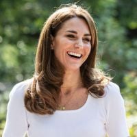 Kate Middleton faz homenagem aos 3 filhos com joia em look. Aos detalhes!