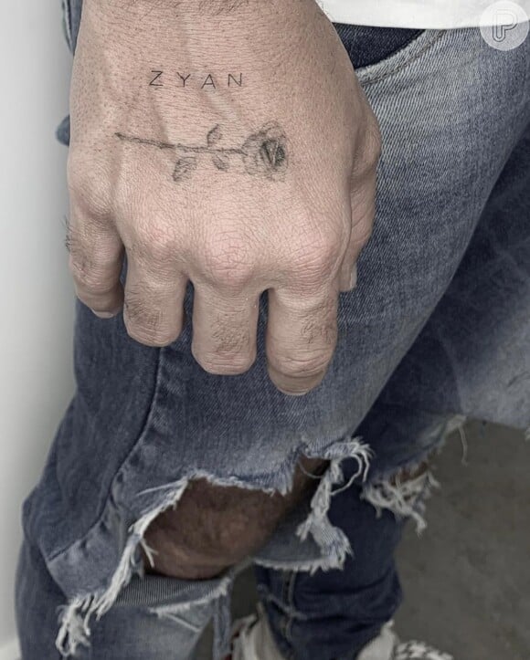 Bruno Gagliasso mostrou a tatuagem com o nome do terceiro filho, Zyan, em detalhes